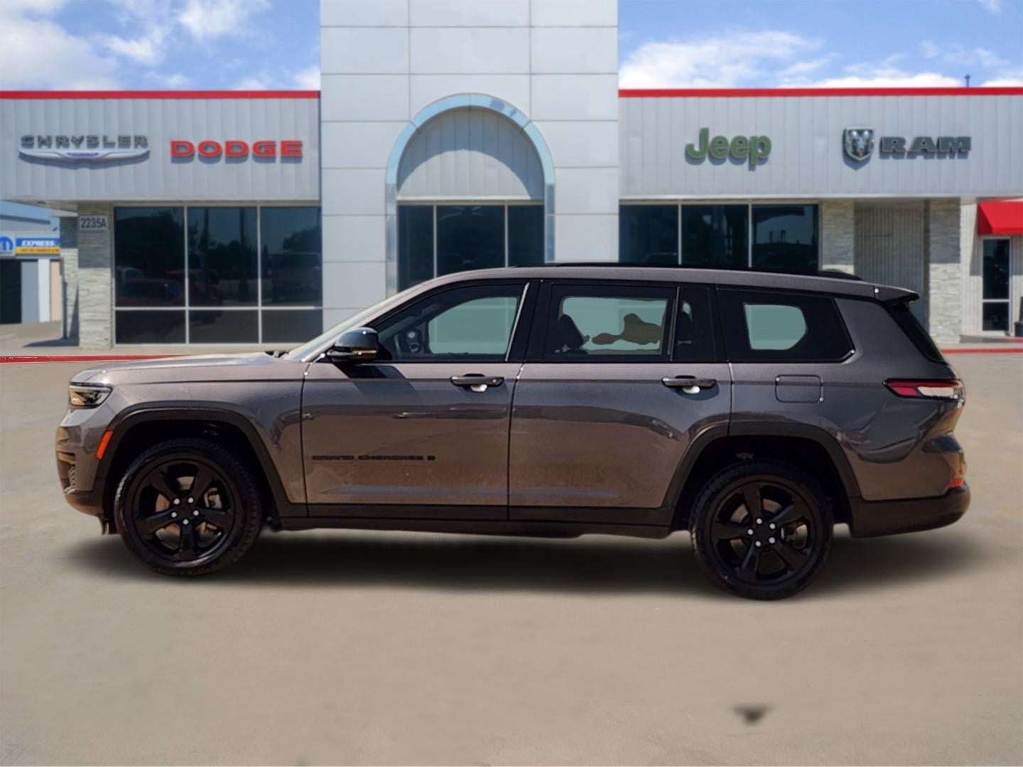 2023 Jeep Grand Cherokee L — rear three-quarter view