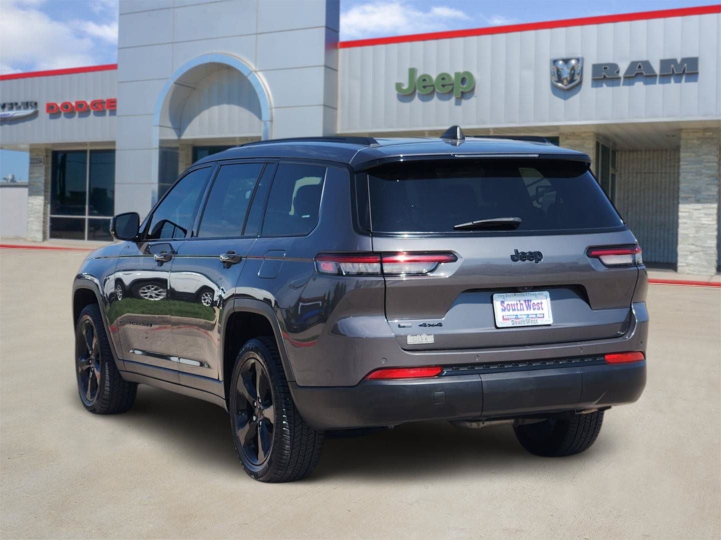 2023 Jeep Grand Cherokee L — interior view