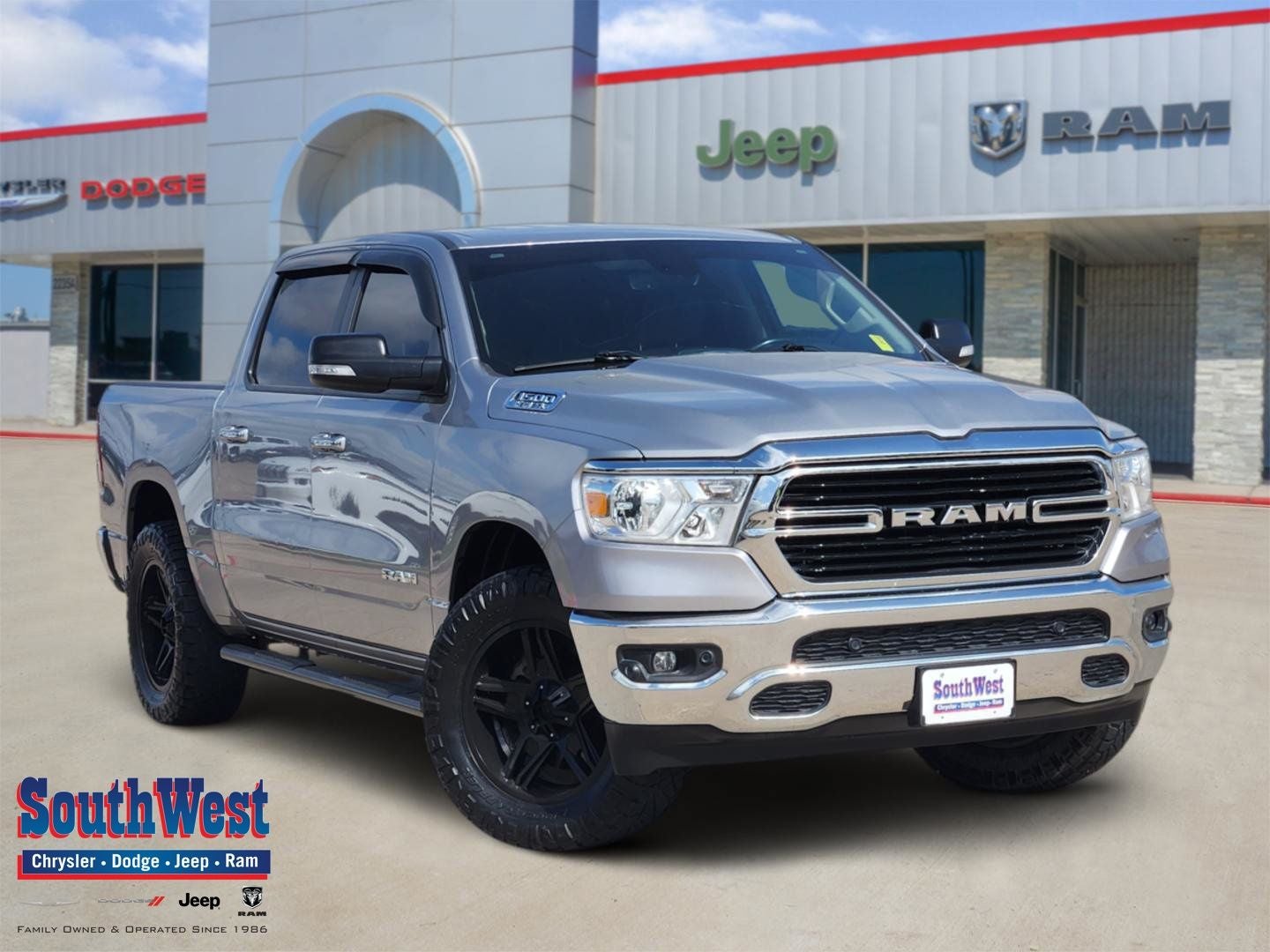 2019 RAM Ram 1500 Big Horn/Lone Star Crew Cab 4x2 5'7' Box in Billet Silver Metallic Clearcoat — front three-quarter view