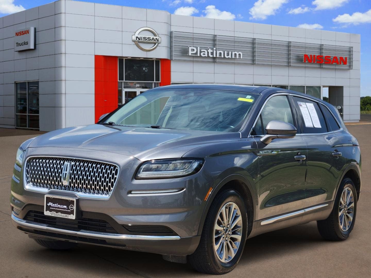 2021 Lincoln Nautilus — side profile view