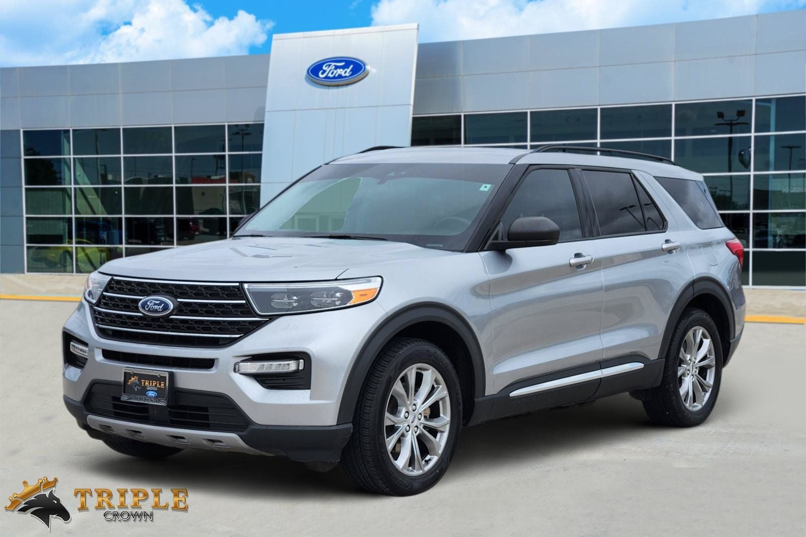 2023 Ford Explorer — side profile view