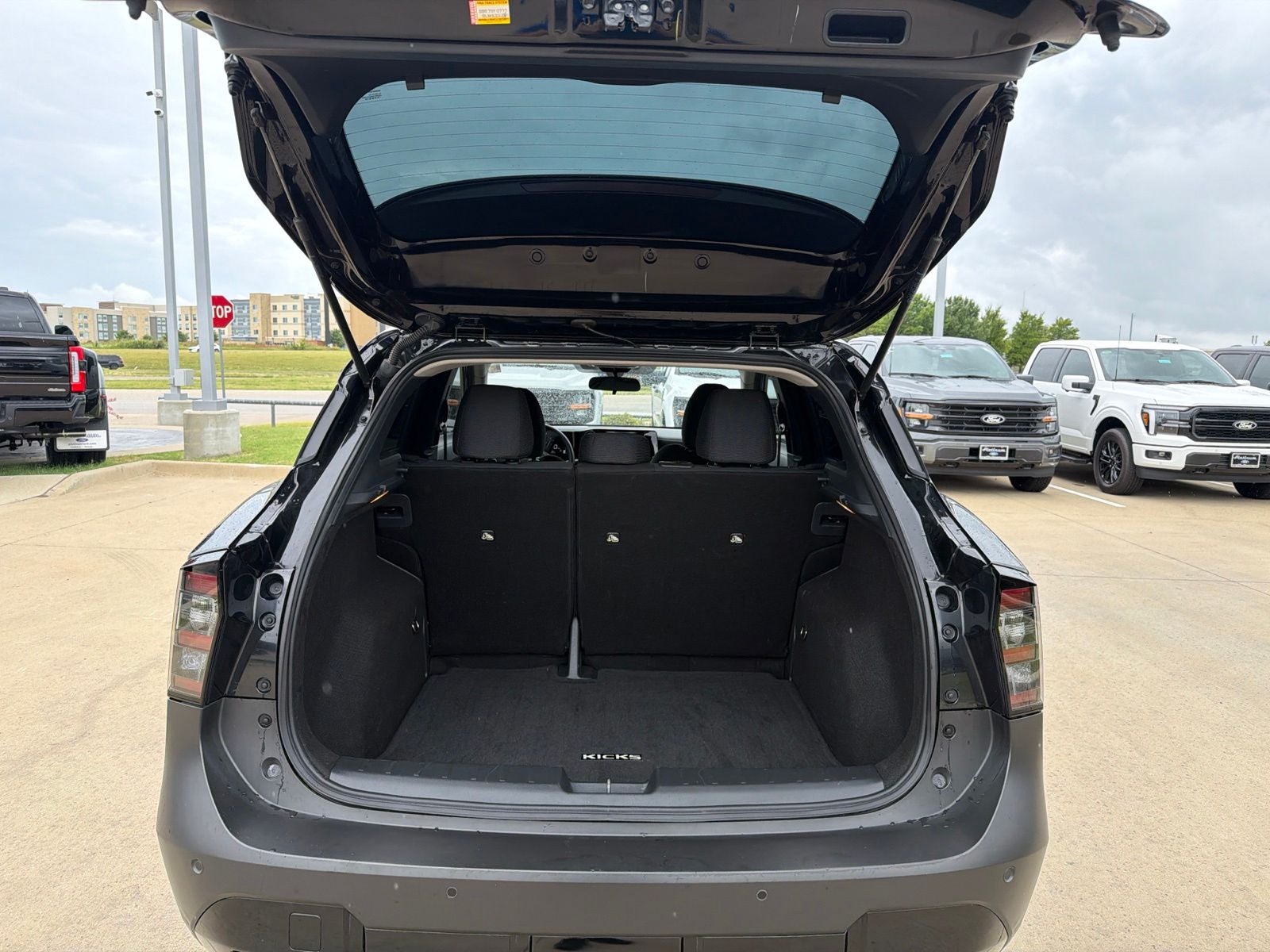 2025 Nissan Kicks — detail view